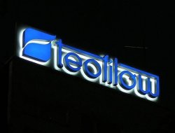 Litery z poświatą