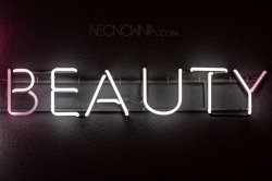 Wpływ niskiej temperatury na neon (zmiana koloru)